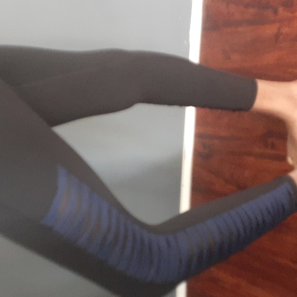 Athleta black blue ankle crop Leggings size xs - Picture 7 of 14